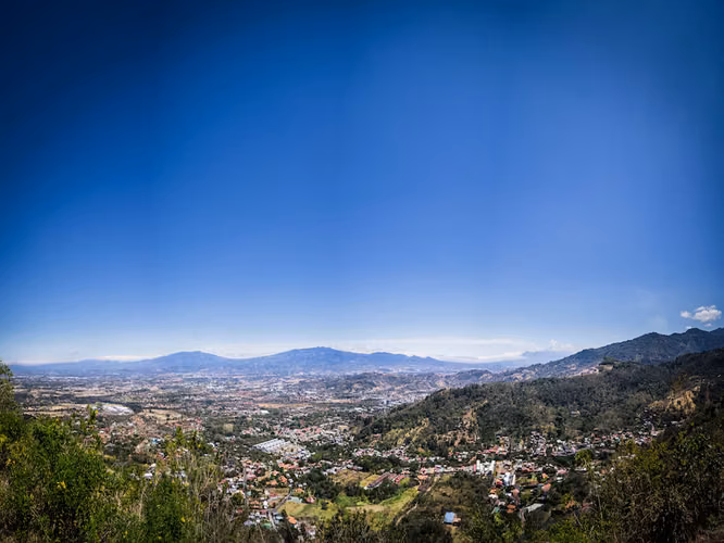 LOTES EN VENTA EN CONDOMINIO CON INCREÍBLES VISTAS EN SANTA ANA