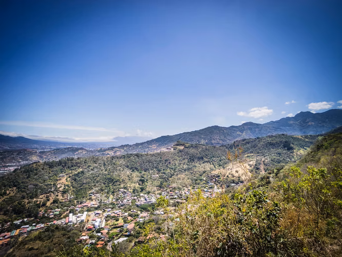 LOTES EN VENTA EN CONDOMINIO CON INCREÍBLES VISTAS EN SANTA ANA
