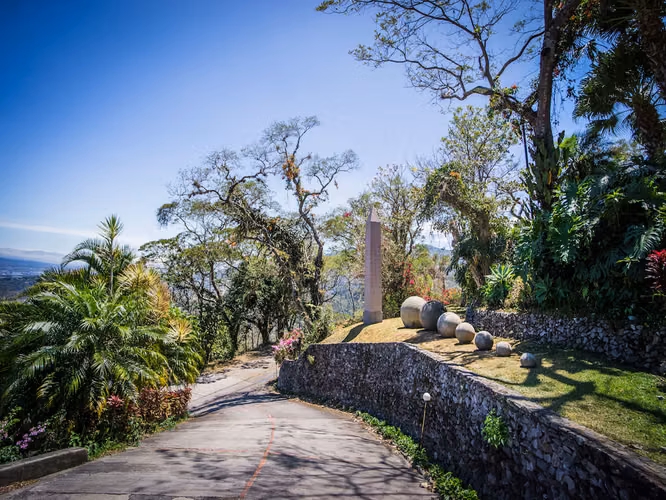 LOTES EN VENTA EN CONDOMINIO CON INCREÍBLES VISTAS EN SANTA ANA