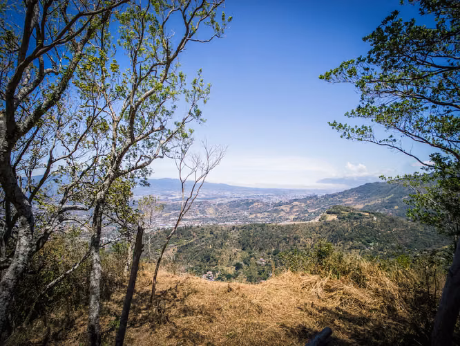 LOTES EN VENTA EN CONDOMINIO CON INCREÍBLES VISTAS EN SANTA ANA