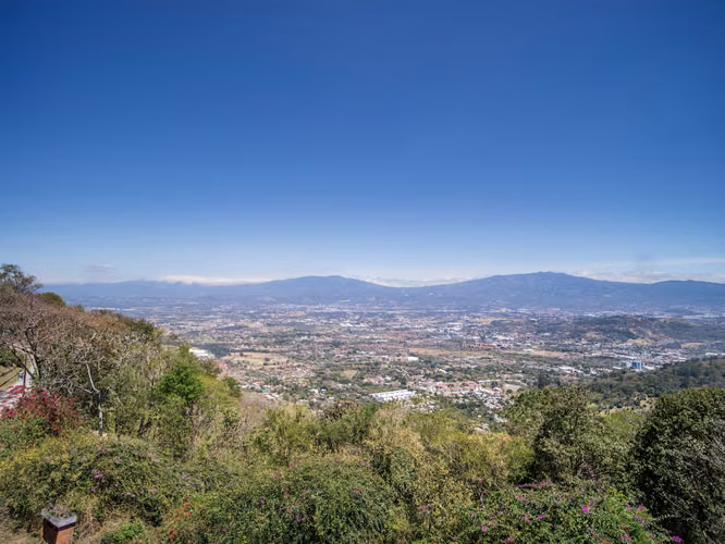 LOTES EN VENTA EN CONDOMINIO CON INCREÍBLES VISTAS EN SANTA ANA