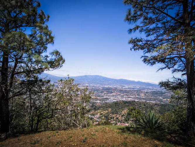 LOTES EN VENTA EN CONDOMINIO CON INCREÍBLES VISTAS EN SANTA ANA