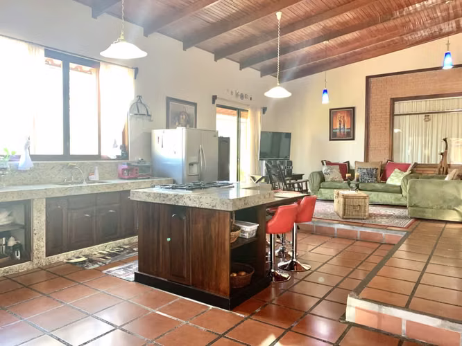 VENTA DE CASA INDEPENDIENTE, MORA