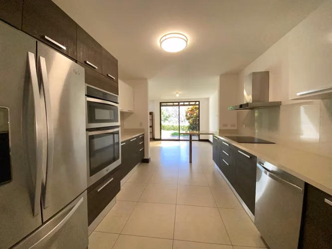 CASA EN VENTA EN CONDOMINIO -BRASIL DE SANTA ANA - PARA INVERSION