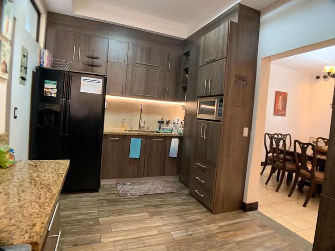 CASA EN CONDOMINIO - GUACHIPELIN - PARA INVERSION - Imagen 8