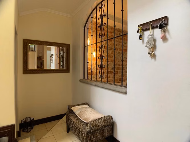 CASA EN CONDOMINIO - GUACHIPELIN - PARA INVERSION - Imagen 17
