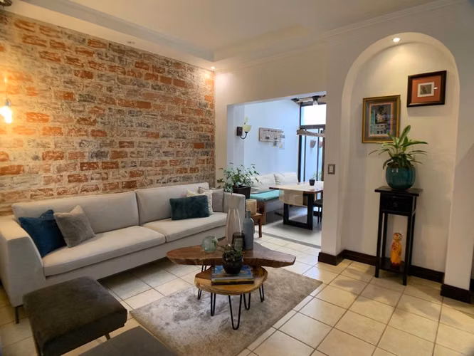 CASA EN CONDOMINIO - GUACHIPELIN - PARA INVERSION - Imagen 3