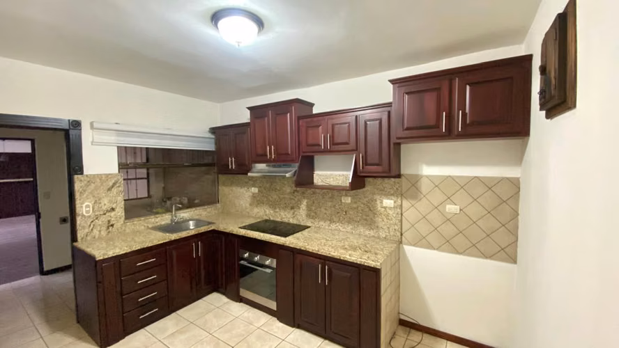 Cerca de Plaza Real Alajuela, amplia y hermosa casa. - Imagen 7