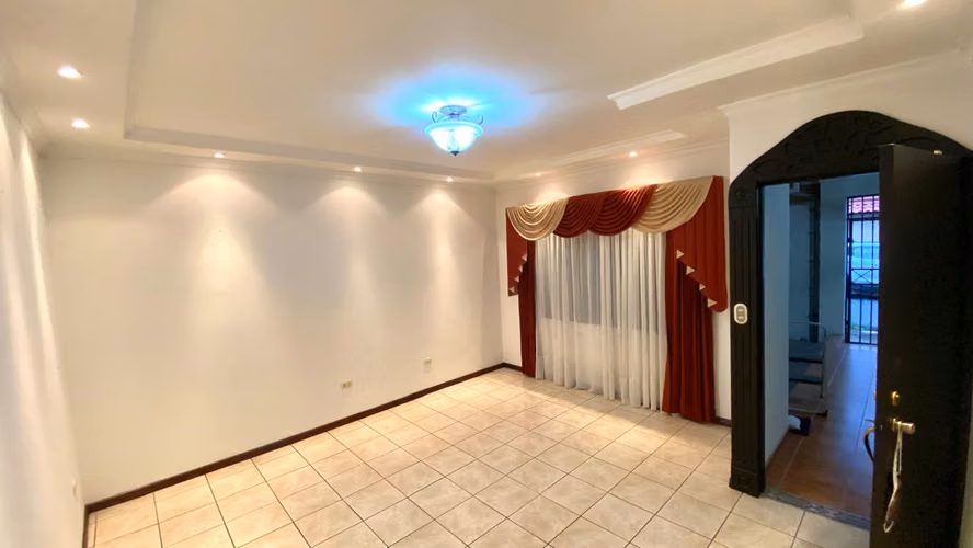 Cerca de Plaza Real Alajuela, amplia y hermosa casa. - Imagen 2