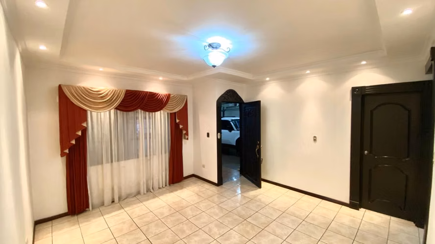 Cerca de Plaza Real Alajuela, amplia y hermosa casa. - Imagen 3