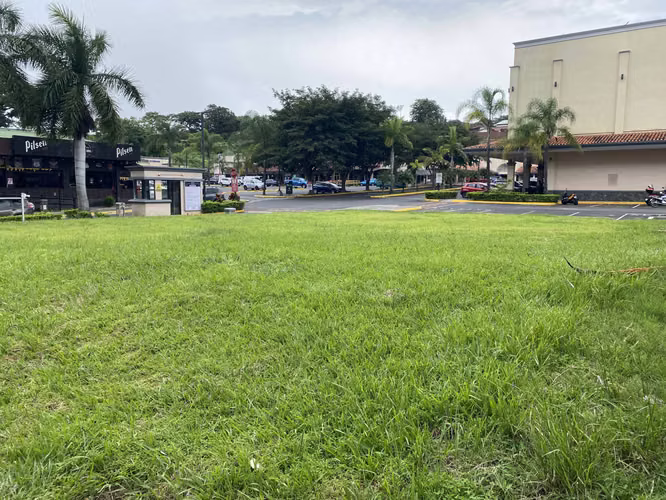 LOTE EN CENTRO COMERCIAL LA RIBERA DE BELEN