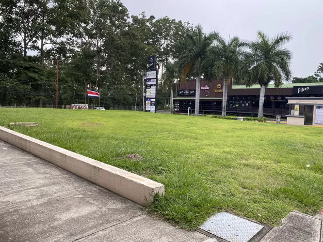 LOTE EN CENTRO COMERCIAL LA RIBERA DE BELEN