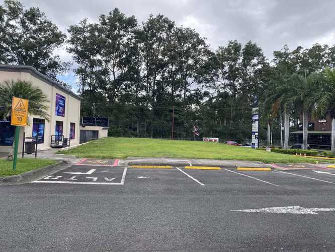 LOTE EN CENTRO COMERCIAL LA RIBERA DE BELEN