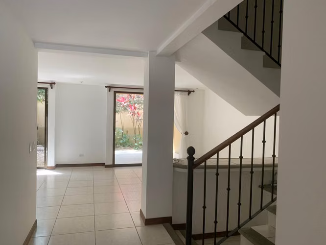 VENTA DE CASA EN CONDOMINIO ALMERIA P/INVERSIÓN - Imagen 2