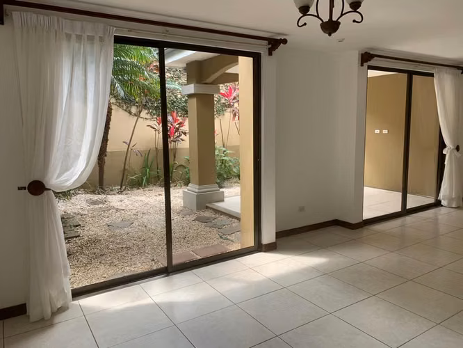 VENTA DE CASA EN CONDOMINIO ALMERIA P/INVERSIÓN - Imagen 5
