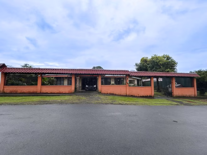 Venta de propiedad con 2 casas en Guápiles - Imagen 3