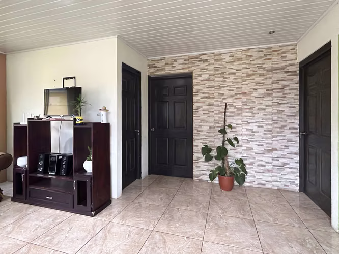 Venta de propiedad con 2 casas en Guápiles - Imagen 12