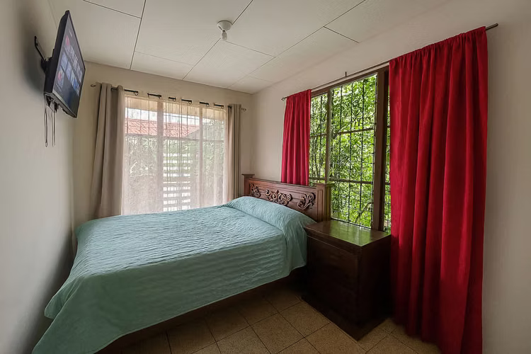 Venta de propiedad con 2 casas en Guápiles - Imagen 6