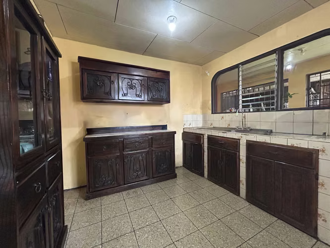 Venta de propiedad con 2 casas en Guápiles - Imagen 5