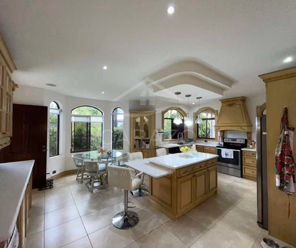 Casa de lujo en enrome terreno en Los Reyes - Imagen 5