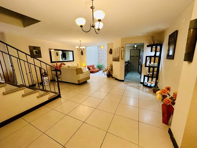 ¡Oportunidad! Venta Casa en Condominio de solo 10 unidades, Rohrmoser, San José - Imagen 2