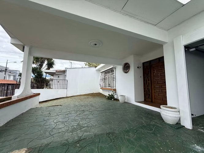 Se vende casa en Sabana, Sabana Sur