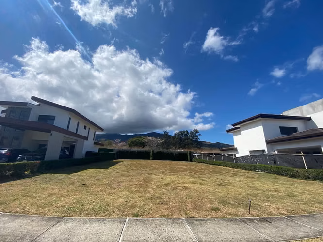 VENTA DE LOTE PLANO EN CONDOMINIO - SANTA ANA - Imagen 11