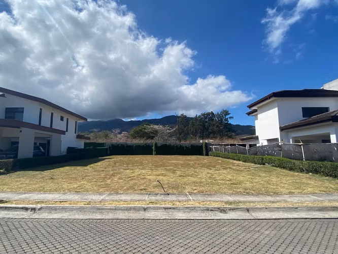 VENTA DE LOTE PLANO EN CONDOMINIO - SANTA ANA - Imagen 12