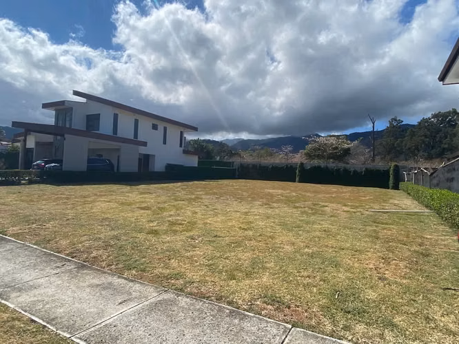 VENTA DE LOTE PLANO EN CONDOMINIO - SANTA ANA - Imagen 7