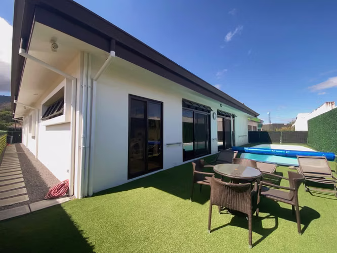 VENTA DE CASA DE UNA PLANTA EN CONDOMINIO - SANTA ANA