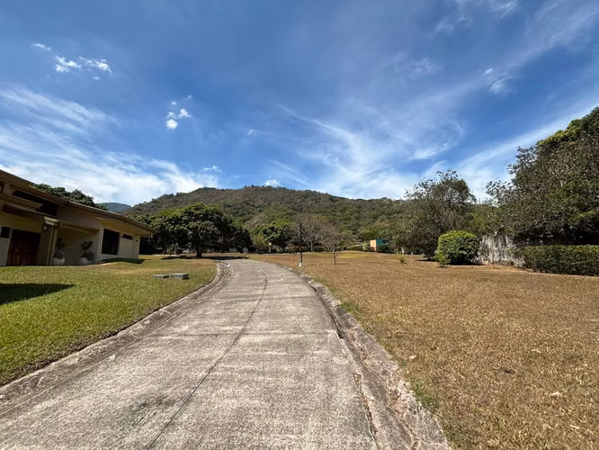 VENTA DE LOTE EN CONDOMINIO PASO DEL SOL - SANTA ANA - Imagen 5