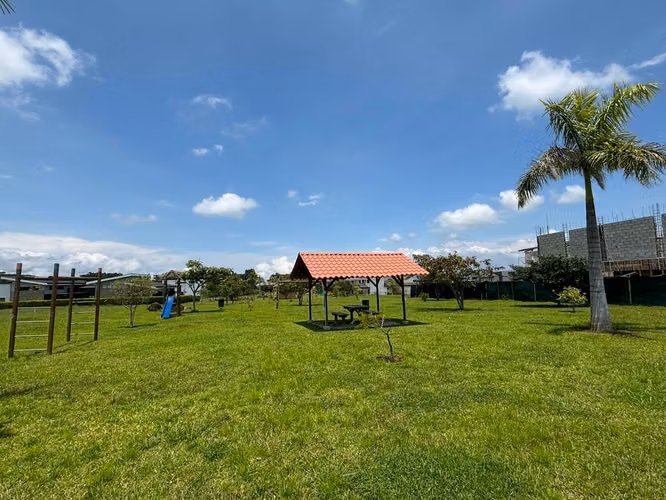 VENTA DE CASA EN CONDOMINIO - LOS REYES - LA GUACIMA - PARA INVERSION
