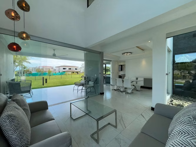 VENTA DE CASA EN CONDOMINIO - LOS REYES - LA GUACIMA - PARA INVERSION