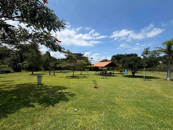 VENTA DE CASA EN CONDOMINIO - LOS REYES - LA GUACIMA - PARA INVERSION