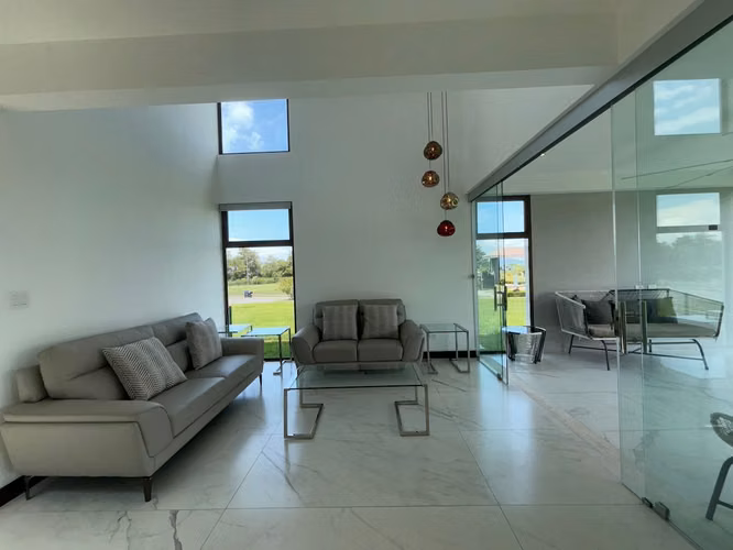 VENTA DE CASA EN CONDOMINIO - LOS REYES - LA GUACIMA - PARA INVERSION