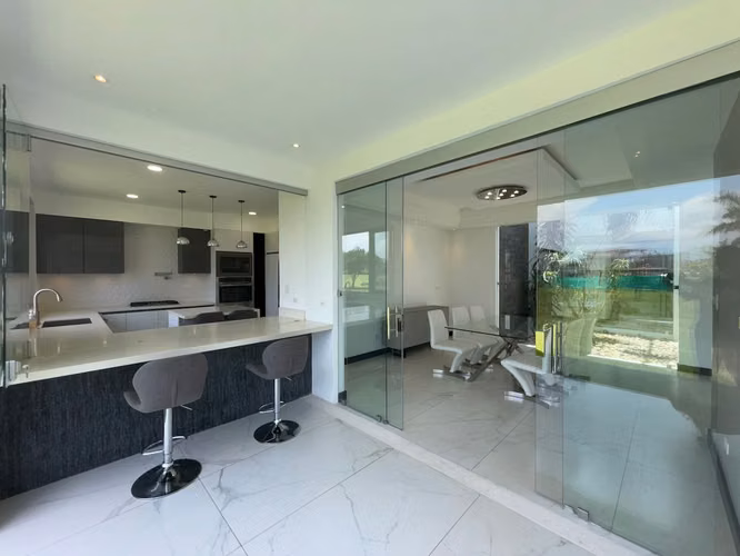VENTA DE CASA EN CONDOMINIO - LOS REYES - LA GUACIMA - PARA INVERSION