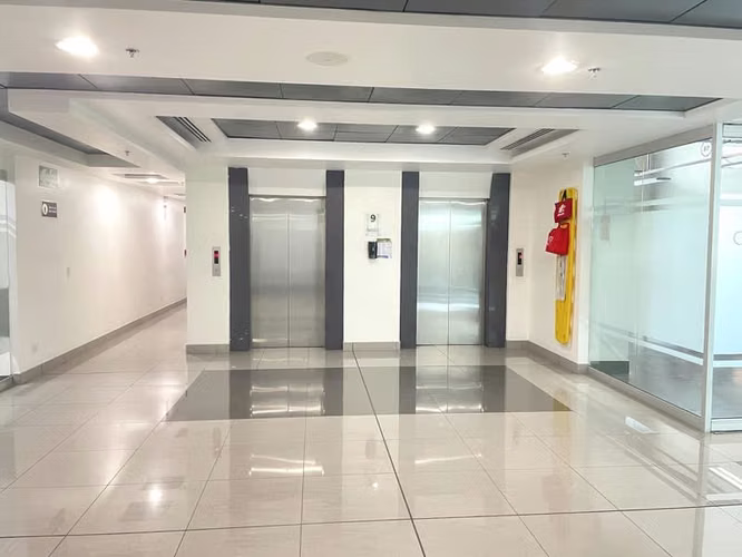 Alquiler | Oficina Clase A de 60 m², 3 Parqueos, Santa Ana 24165 - Imagen 4