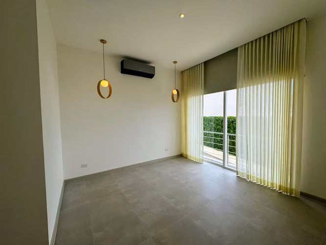 VENTA DE CASA PARA ESTRENAR RÍO ORO, SANTA ANA*