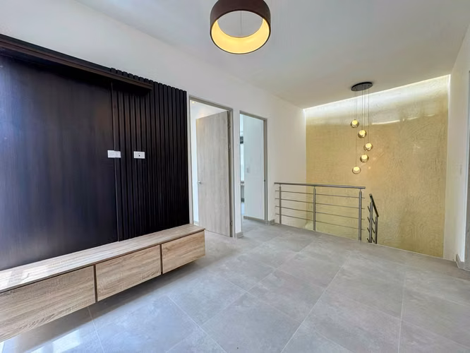 VENTA DE CASA PARA ESTRENAR RÍO ORO, SANTA ANA*