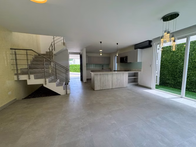 VENTA DE CASA PARA ESTRENAR RÍO ORO, SANTA ANA*