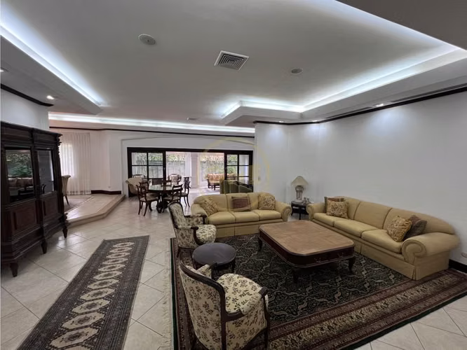 Vendo Hermosa Casa en Lindora de Santa Ana