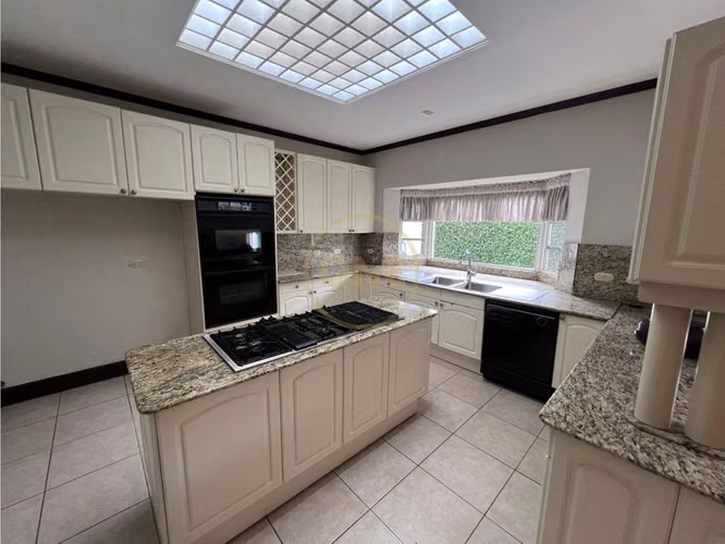 Vendo Hermosa Casa en Lindora de Santa Ana - Imagen 8