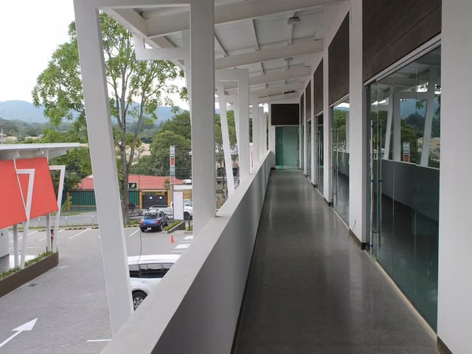ALQUILER DE LOCALES EN PLAZA - CIUDAD COLON