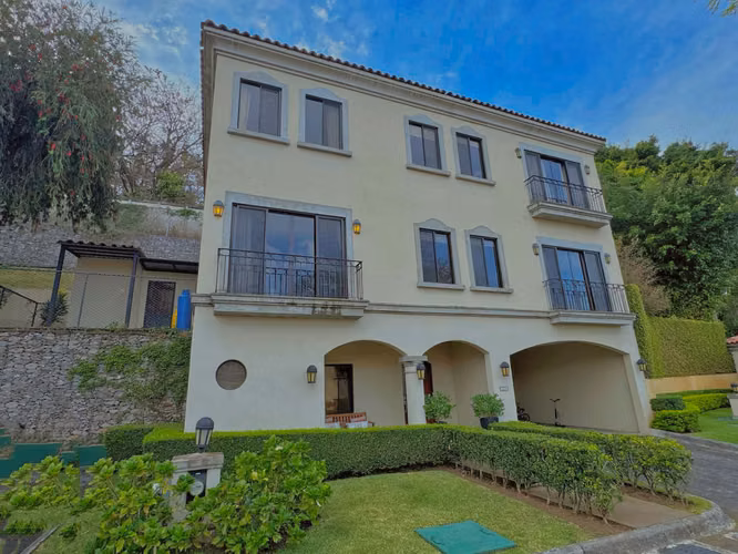 VENTA DE CASA EN CERRO ALTO ESCAZÚ