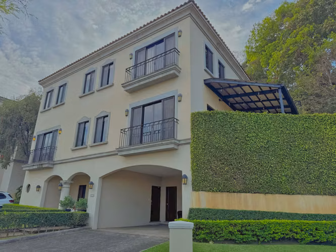 VENTA DE CASA EN CERRO ALTO ESCAZÚ