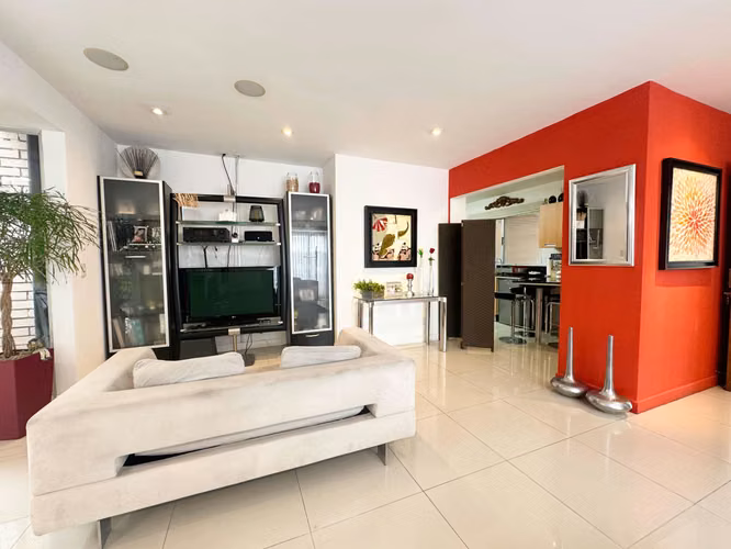 HOUSE FOR SALE IN DOWNTOWN SANTA ANA