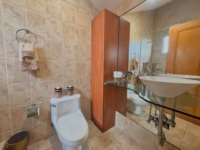 VENTA DE CASA EN EL CENTRO DE SANTA ANA  - Imagen 17