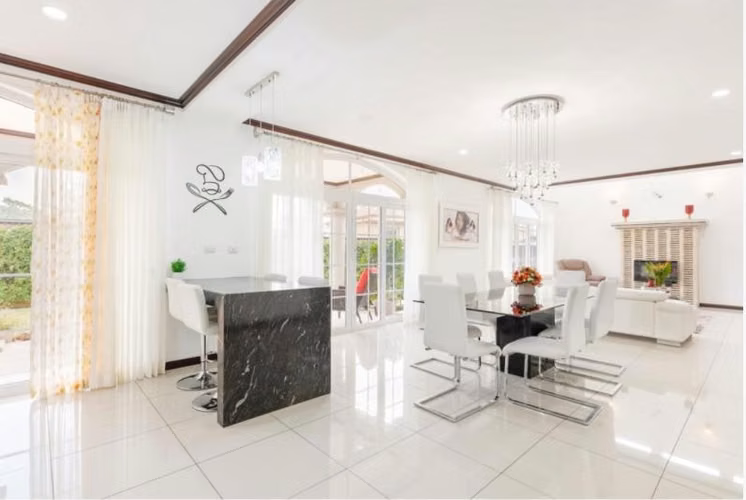 CASA CON APARTAMENTO DE VISITAS EN VENTA / COLINAS DE MONTEALEGRE - Imagen 8