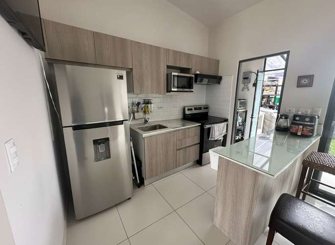 ¡Se vende casa de una sola planta en Condominio  Robles de Lindora Pozos Santa Ana - Imagen 3