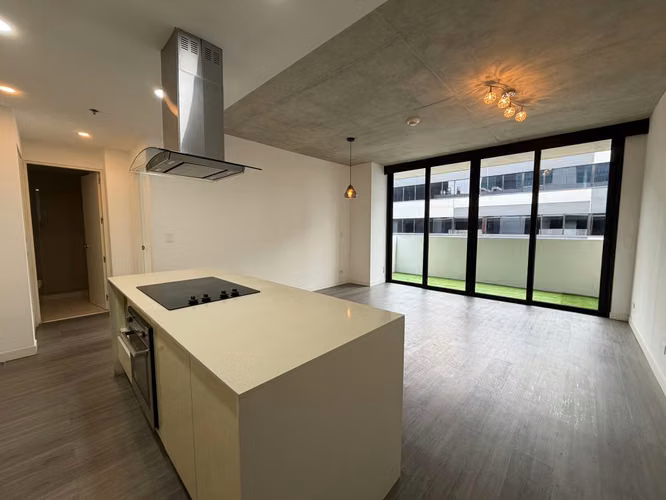 Apartamento contemporáneo con línea blanca en Escazú Village  - Imagen 22